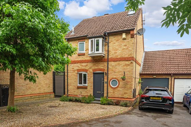Suffolk Drive, Guildford 3 bed detached house for sale