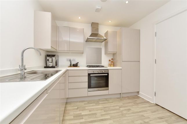 Lower Road, Kenley, Surrey 1 bed apartment for sale
