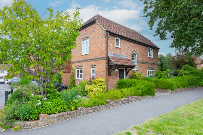 Lower Moor, Yateley GU46 3 bed detached house for sale