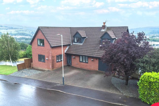 6 bedroom detached house for sale