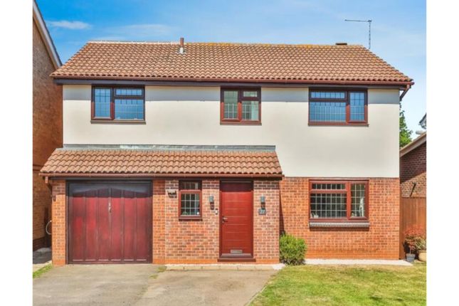 5 bed detached house