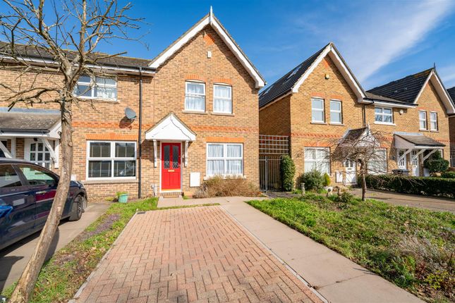 Billets Hart Close, Hanwell 2 bed end of terrace house for sale