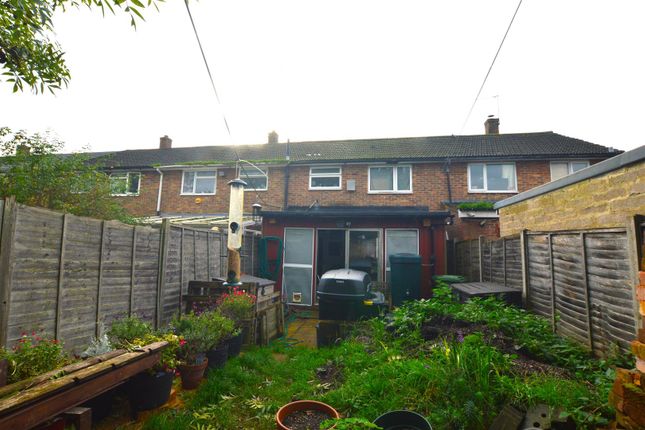 Travic Road, Slough 2 bed terraced house for sale