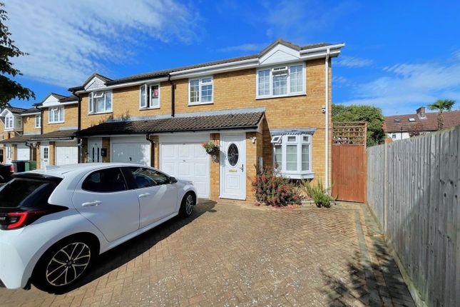 Veals Mead, Mitcham CR4 3 bed terraced house for sale