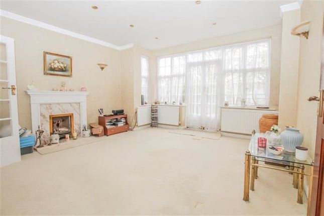 Edgeworth Crescent, Hendon NW4 4 bed detached house for sale