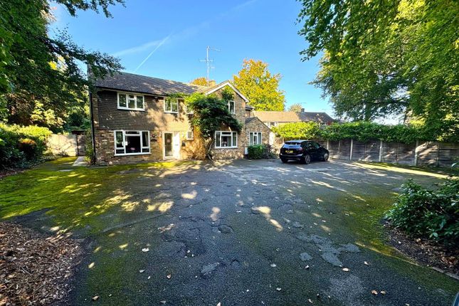 Fleet Road, Fleet GU51 4 bed detached house for sale