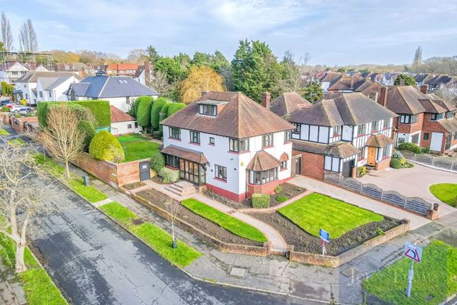 Courtland Drive, Chigwell IG7 4 bed detached house for sale