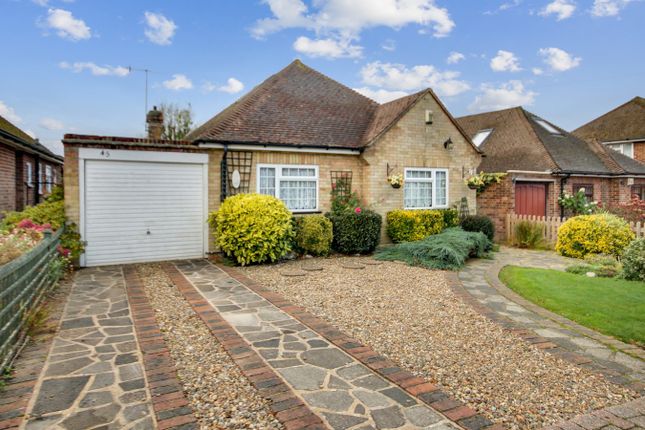 Elizabeth Crescent, East Grinstead, RH19 2 bed detached bungalow for sale