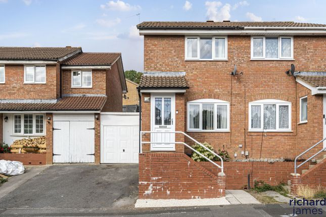 Hylder Close, Woodhall Park, Swindon... 2 bed semi