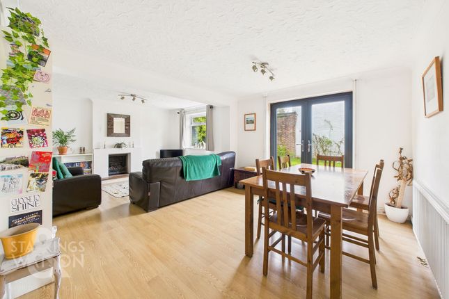 Finch Way, Brundall, Norwich 5 bed semi