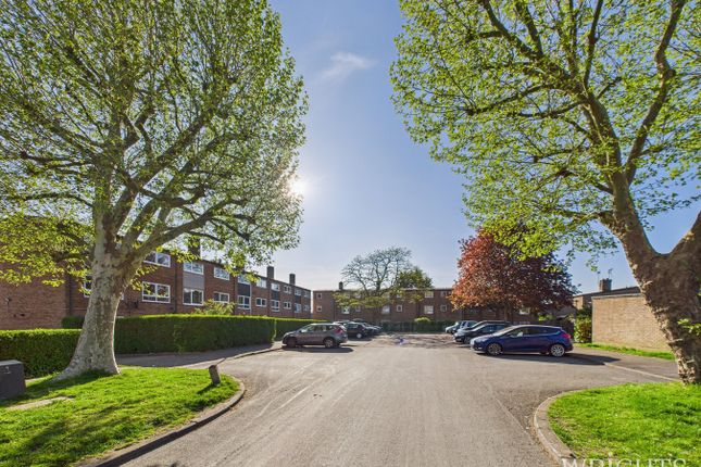 Dawley, Welwyn Garden City AL7 3 bed duplex for sale