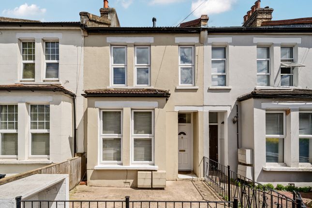 Connaught Road, London 2 bed apartment for sale