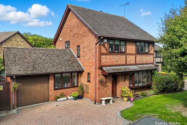 Ross Way, Basildon SS16 4 bed detached house for sale