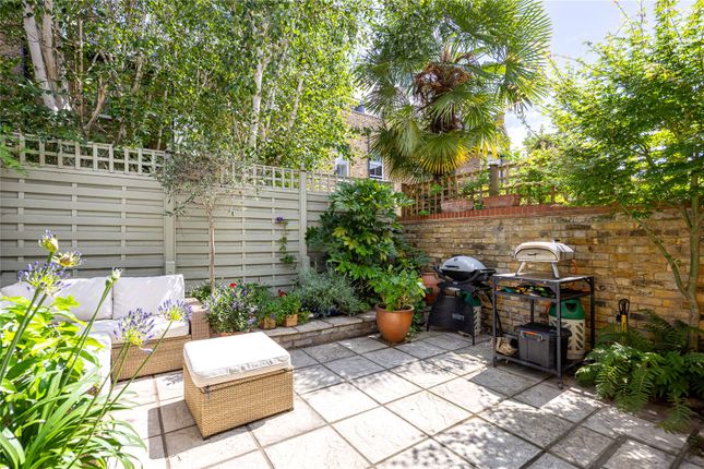 Atherton Street, London, SW11 2 bed apartment for sale