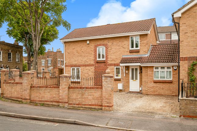 5 bedroom semi-detached house for sale