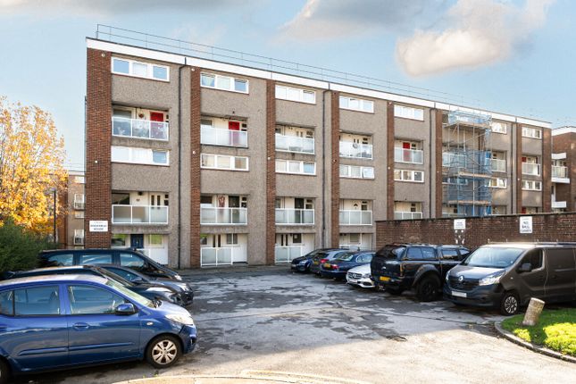 Victoria Road, London NW4 3 bed flat for sale