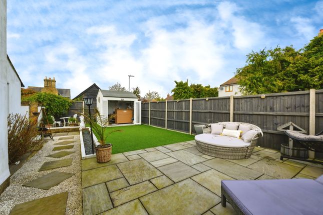 2 bedroom detached house for sale