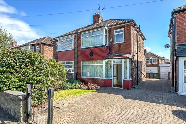 Hollinwood Avenue, Chadderton... 3 bed semi