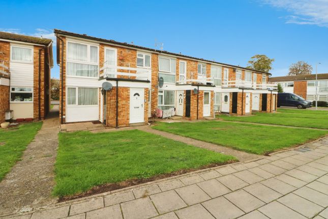 St. Peters Close, Ilford IG2 2 bed apartment for sale