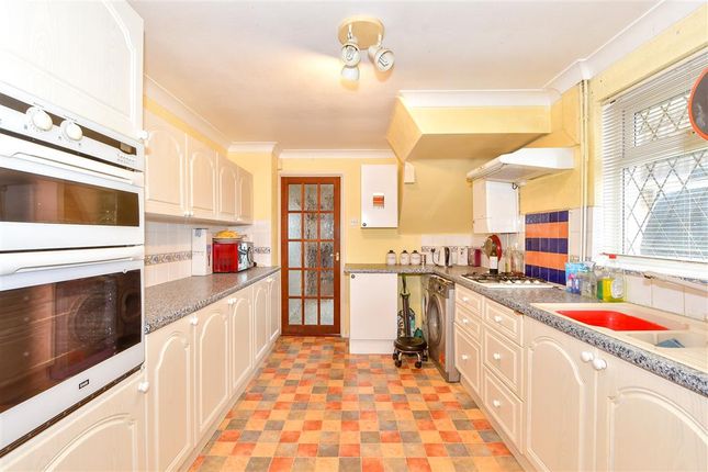 Chaplains Avenue, Waterlooville... 3 bed detached house for sale