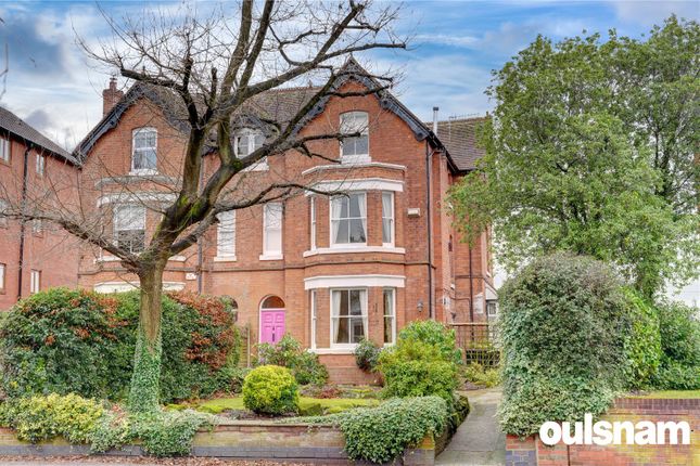 6 bed semi-detached house