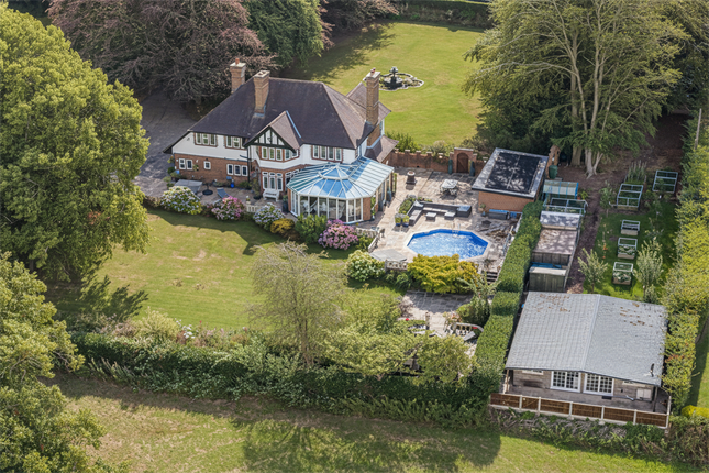 8 bed detached house