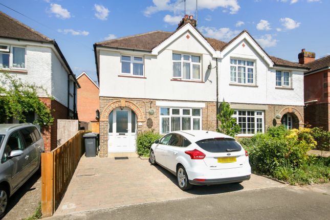 Knole Grove, East Grinstead, RH19 3 bed semi