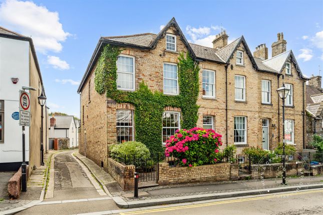 4 bedroom end of terrace house for sale