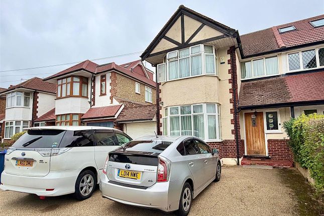 Broadfields Avenue, Edgware 3 bed semi