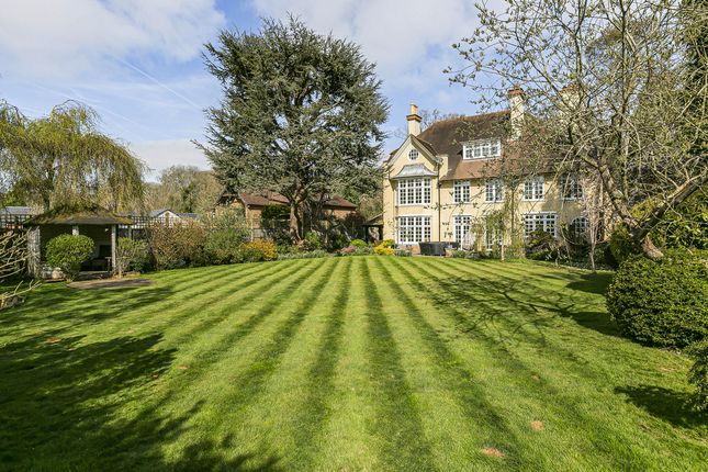 6 bedroom detached house for sale