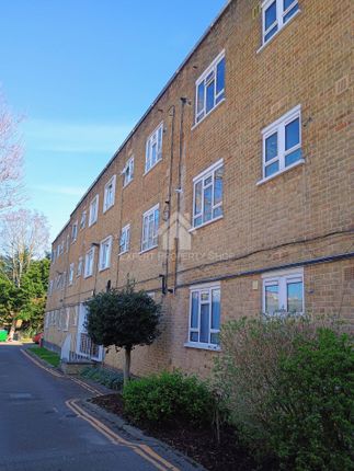 St. James Close, London 2 bed flat for sale