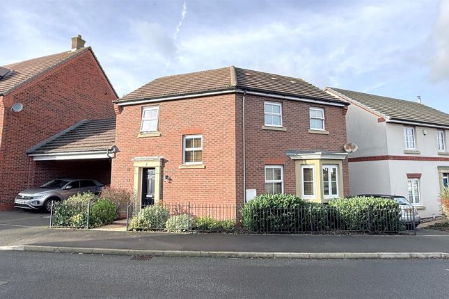 3 bedroom link detached house for sale