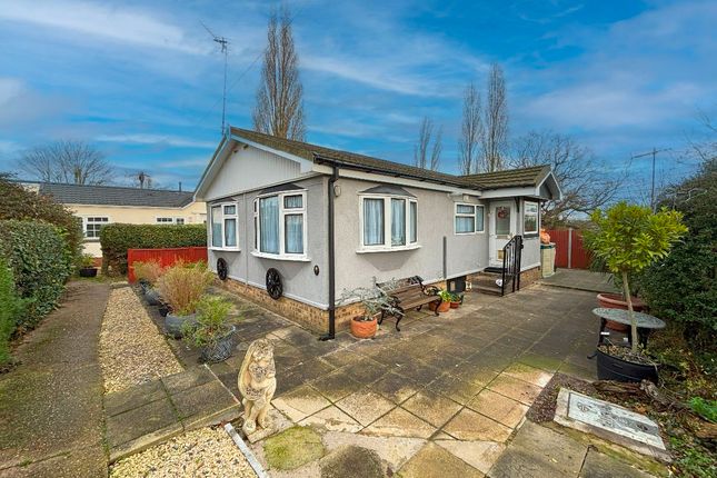 Meadow Close, Cummings Hall Lane... 2 bed park home for sale