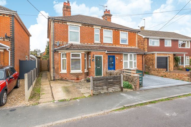 Haselbury Road, Totton, Southampton... 3 bed semi