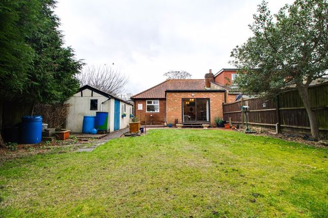 Hollybush Avenue, St Albans 2 bed bungalow for sale