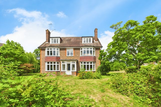 6 bedroom detached house for sale