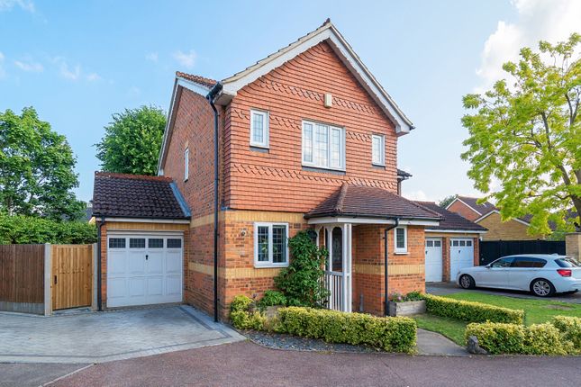 Sherbourne Gardens, Shepperton, TW17 3 bed semi