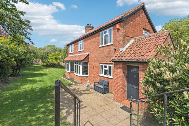 Marlow Road, High Wycombe HP14 4 bed detached house for sale