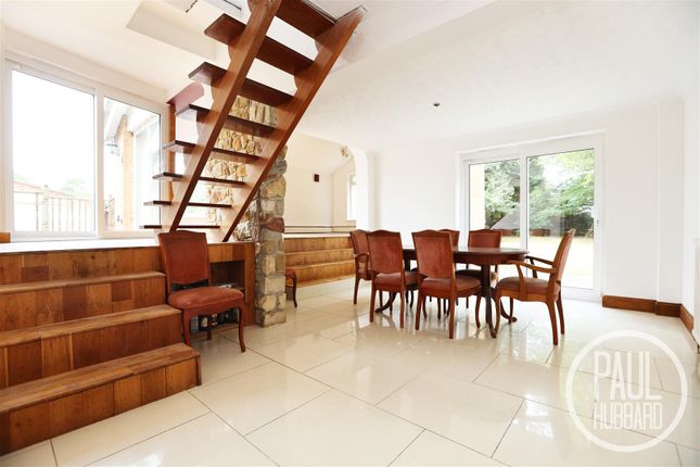 Gunton Avenue, Gunton, Suffolk, NR32 4 bed detached house for sale