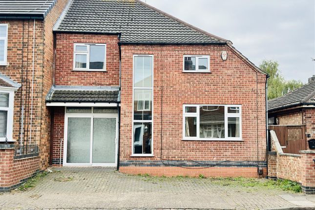 5 bedroom semi-detached house for sale