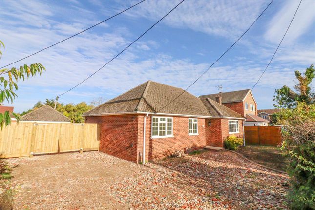 Pine Grove, Fleet GU52 3 bed detached bungalow for sale