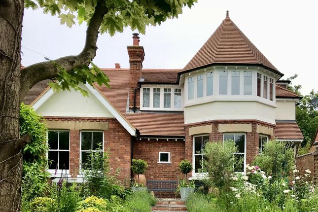 4 bed semi-detached house