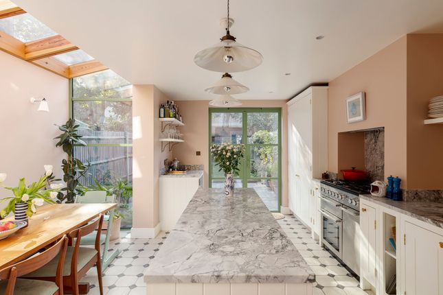 5 bedroom terraced house for sale