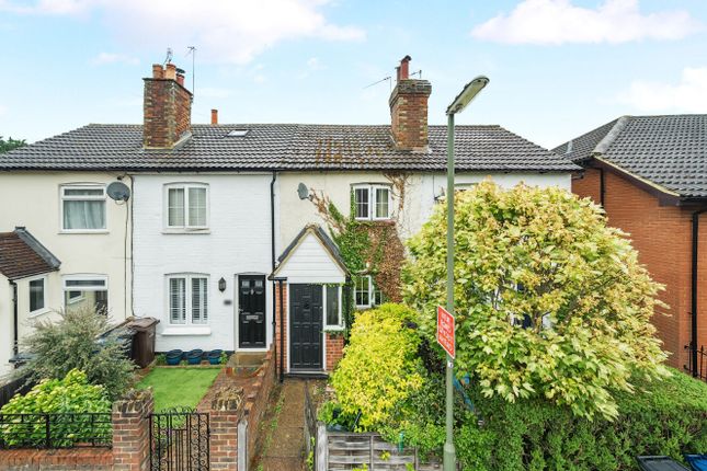Kings Road, Surrey GU7 2 bed terraced house for sale