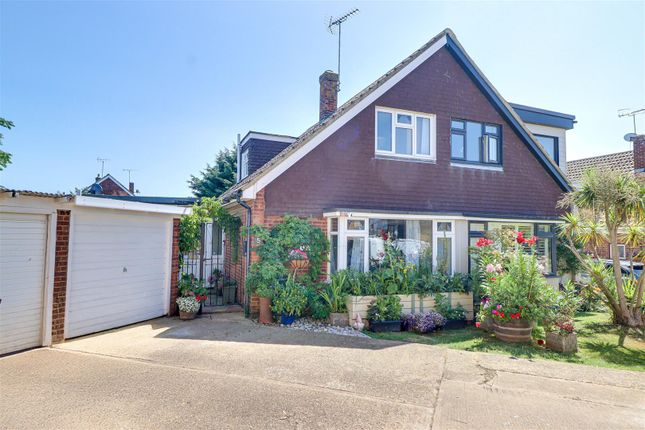 Linnet Drive, Benfleet SS7 4 bed chalet for sale