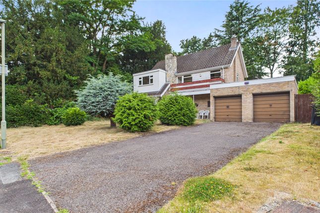 Brackendene Close, Surrey GU21 4 bed detached house for sale