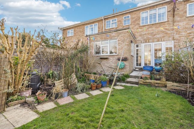 Elmdale Gardens, Princes Risborough HP27 3 bed terraced house for sale