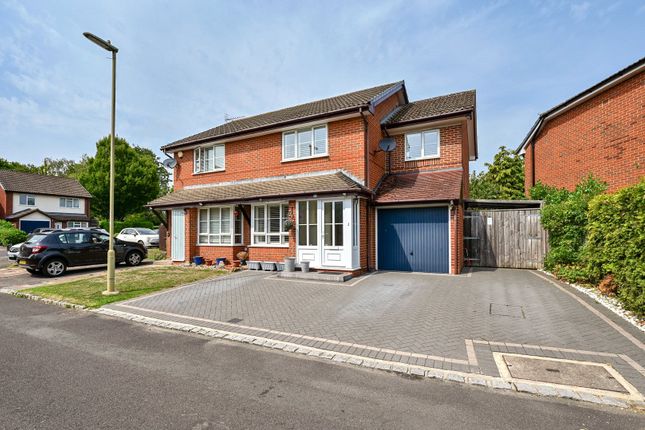 Nevada Close, Farnborough, Hampshire... 3 bed semi