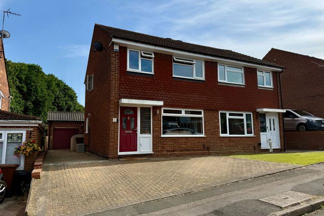 Medlar Grove, Gillingham ME7 3 bed semi