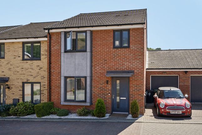 Farmer Close, Castle Hill, Ebbsfleet... 3 bed semi